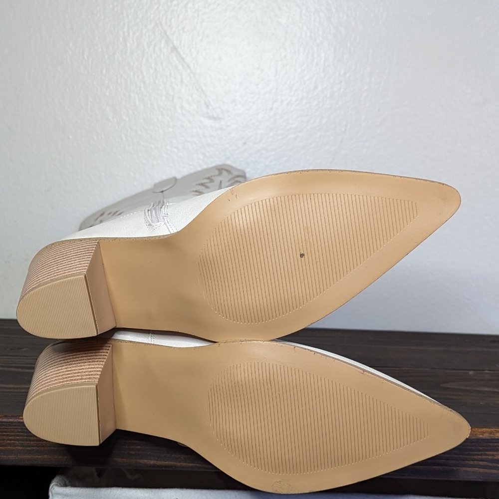 Women's Cream Western Heeled Boots - Picture 8 of 9